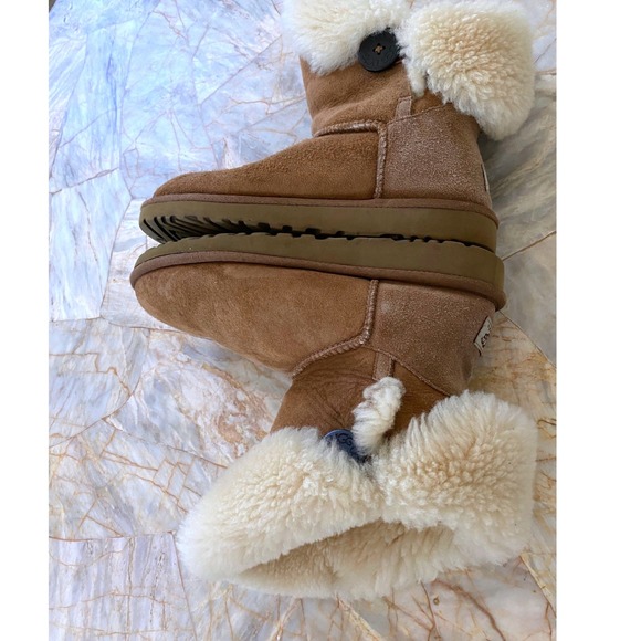 UGG Australia Shoes - UGG Australia Bailey Button Chestnut Suede Shearling Boots Women Sz 8